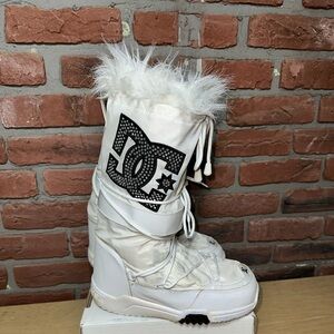 VINTAGE DC Chalet Snow Boots Women’s Size 9 White Black Faux Fur Snow Y2K